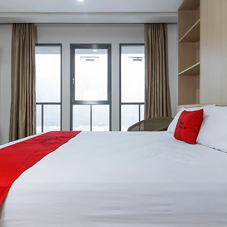 Отель Reddoorz @ Patal Senayan 4 Джакарта Экстерьер фото